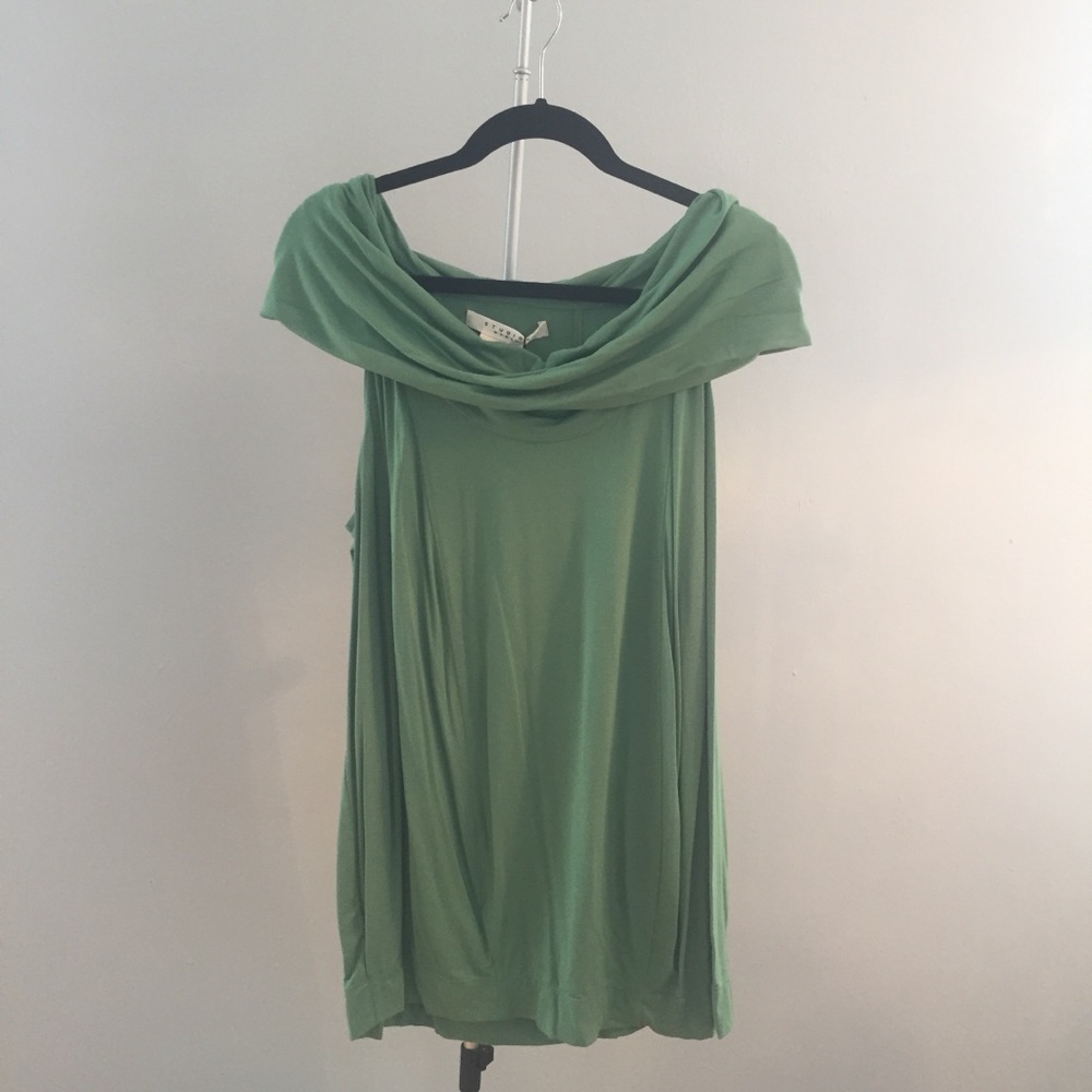 Sleeveless tunic